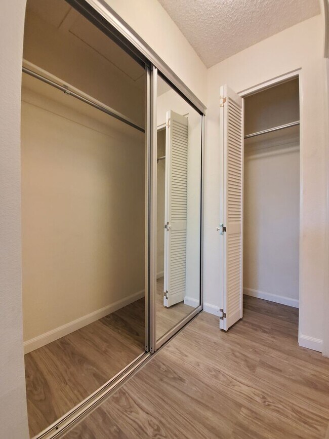 Building Photo - Now available, Fresh & Bright 2bd, 1.5ba 2nd Floor Corner-Unit located in the beautiful Palm Villas