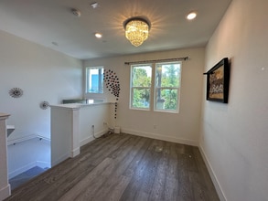 Building Photo - 1499 Cherry Cir