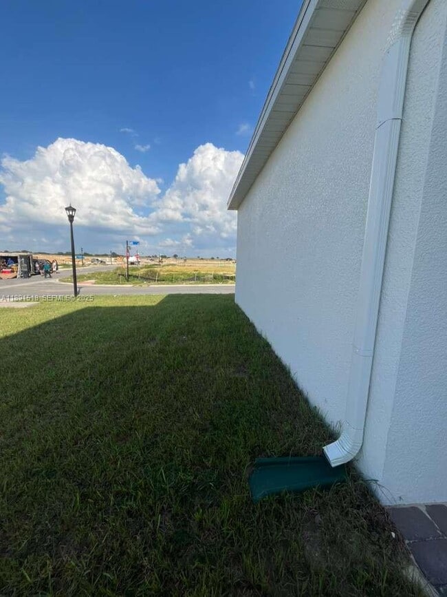 Building Photo - 5984 Zen Wy