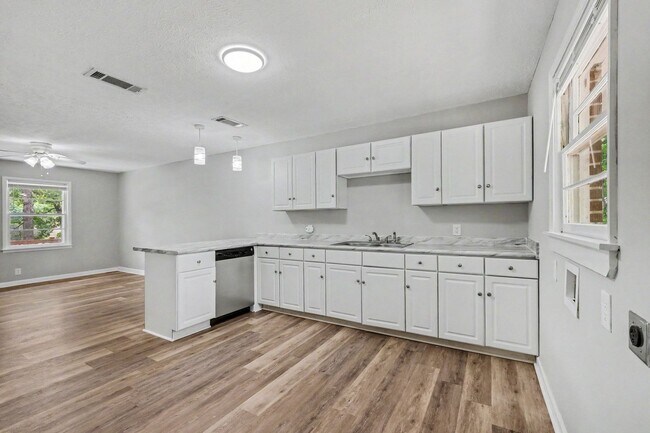 Building Photo - 468 Taylor St
