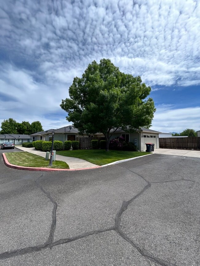 Building Photo - Coming Soon!!Three Bedroom for lease in Me...