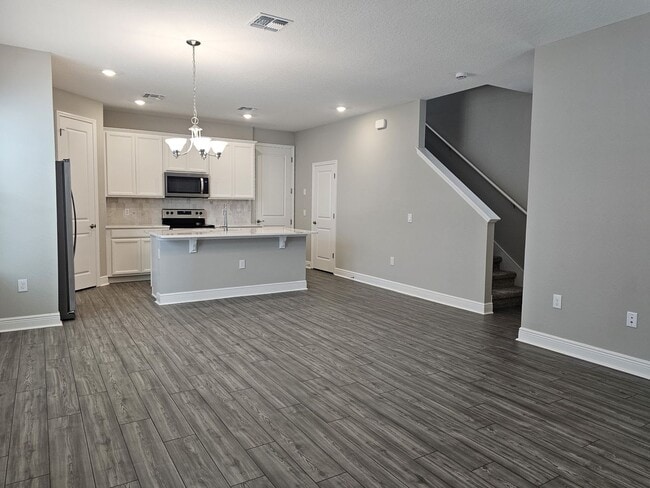 Building Photo - Beautiful and Spacious 3 bedroom 2 bath Townhome With a Split Floor Plan in Winter Garden!