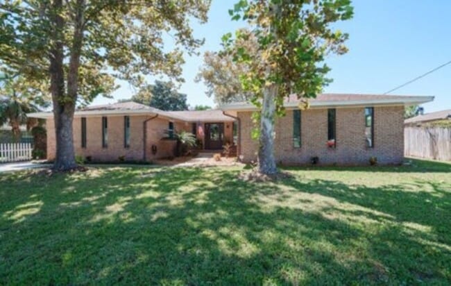 Building Photo - 712 Elise Ln