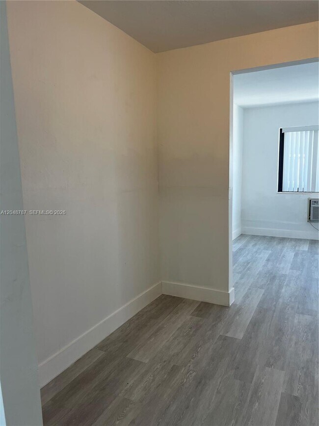 Building Photo - 811 81st St