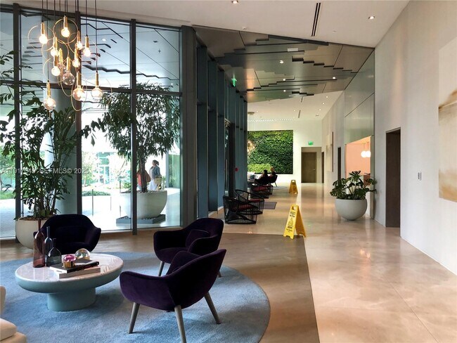 Building Photo - 650 NE 32nd St