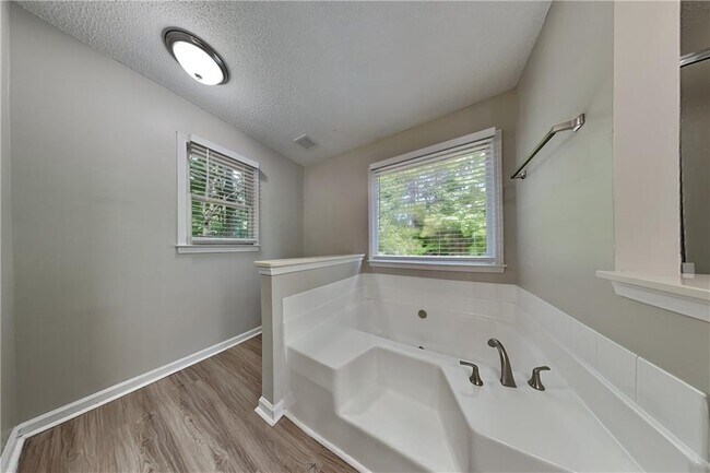 Building Photo - 2868 Evonshire Ln