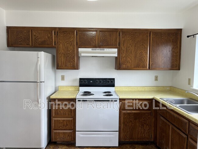 Building Photo - 395 Parkchester Dr