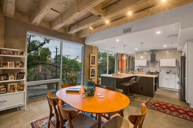 Primary Photo - 1115 S Alamo St