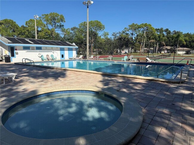 Building Photo - 525 Lakeview Dr