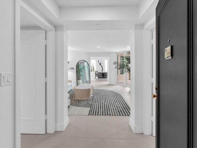 Building Photo - 120 SE 5th Ave