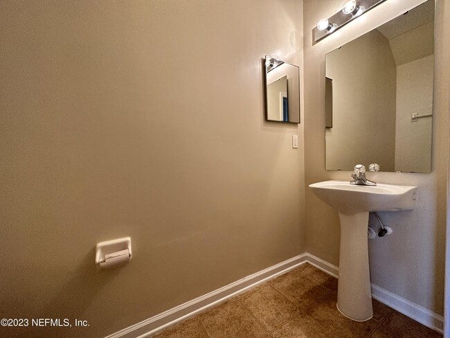 Building Photo - 502 Sherwood Oaks Dr