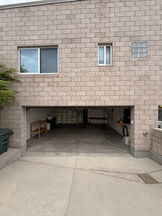 Building Photo - 640 K St