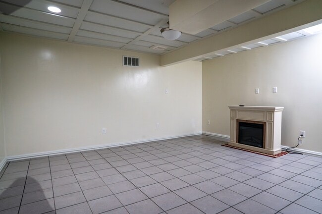 Building Photo - 422 S Michigan Ave