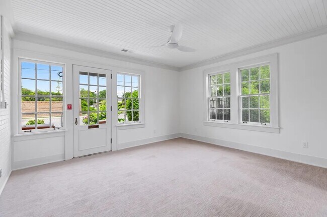 Building Photo - Perry St LHP