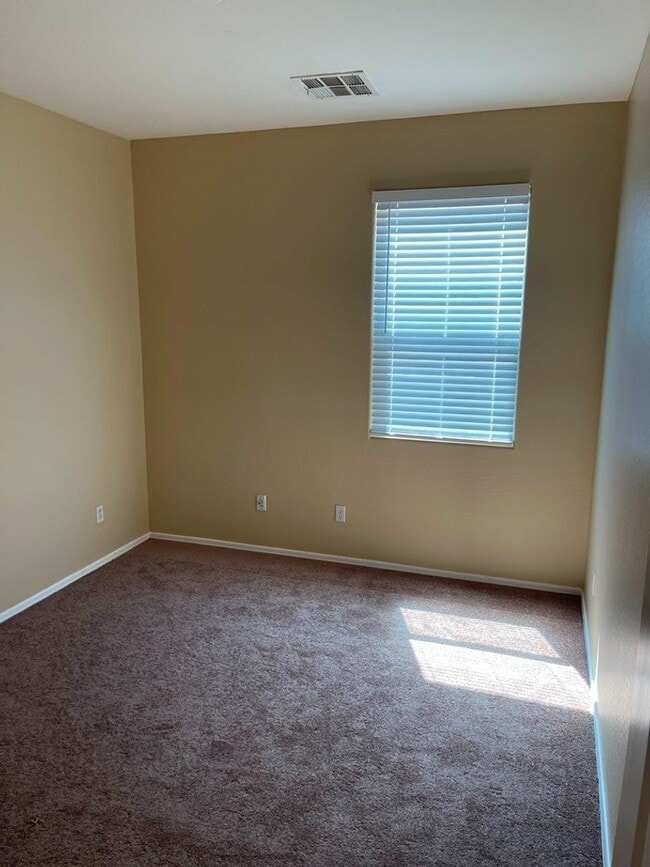 Building Photo - 6913 W Shumway Farm Rd