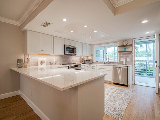 Building Photo - 8444 Oceanside Dr