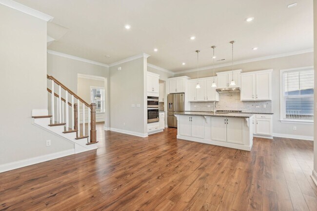 Building Photo - Nice 4 bedroom home with fenced yard