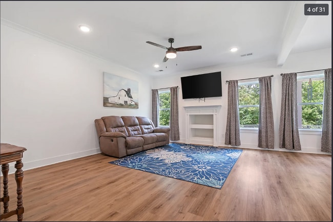 Building Photo - 6643 White Oak Ln