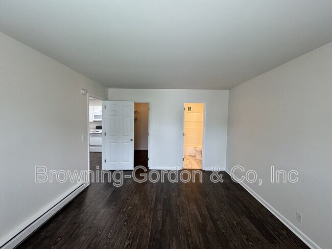 Building Photo - 2601 Hillsboro Pike