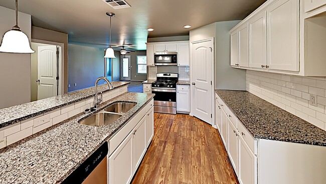 Building Photo - Wonderful 3 Bedroom 2 Bath Home Near Tinke...