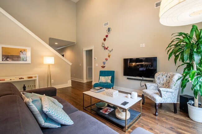 Building Photo - 5322 Honeybee Dr