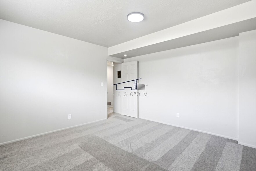 Building Photo - 445 W 4900 S