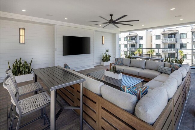 Building Photo - 5127 W Tyson Ave