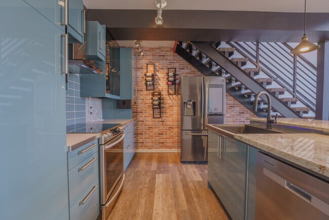 Building Photo - 7240 W Custer Ave