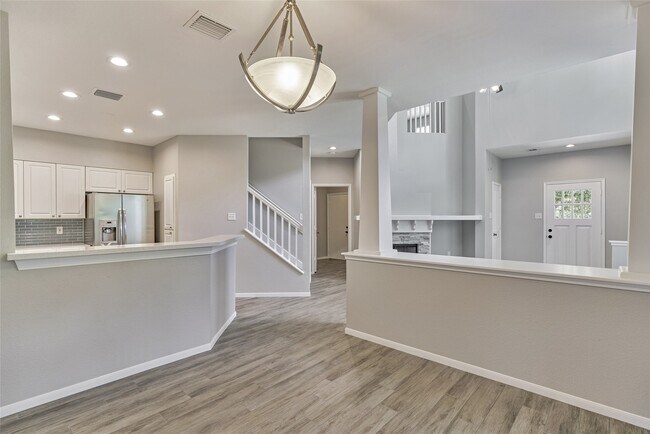 Building Photo - 25 Scarlet Woods Ct