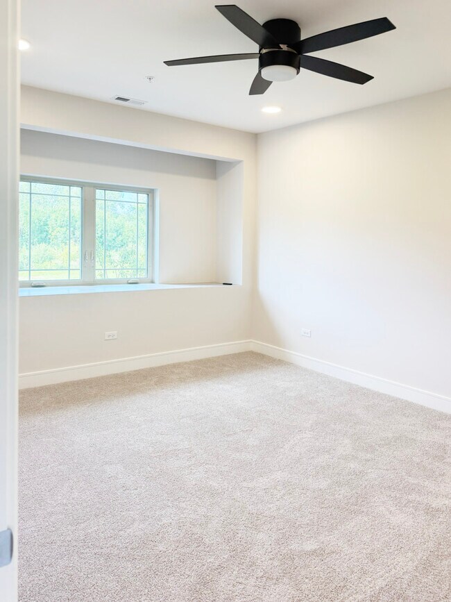 Building Photo - 110 Lily Ln