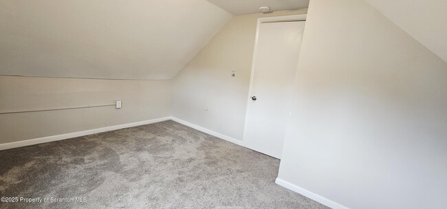 Building Photo - 510 N Bromley Ave