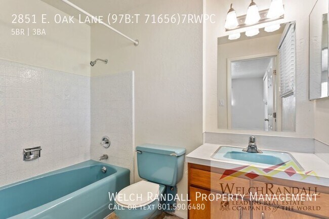 Building Photo - 2851 E Oak Ln