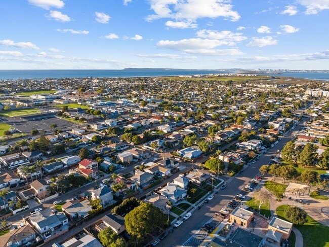 Building Photo - 765 Elkwood Ave