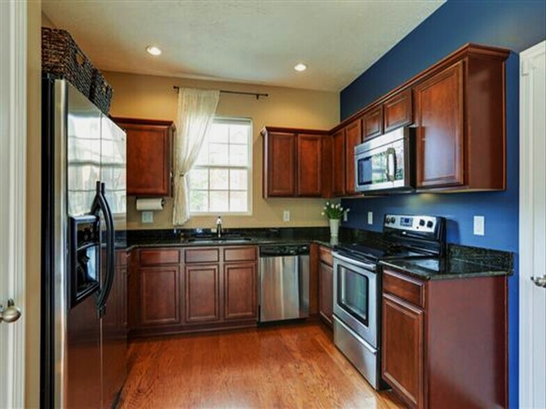 Building Photo - 1300 Crown Point Pl
