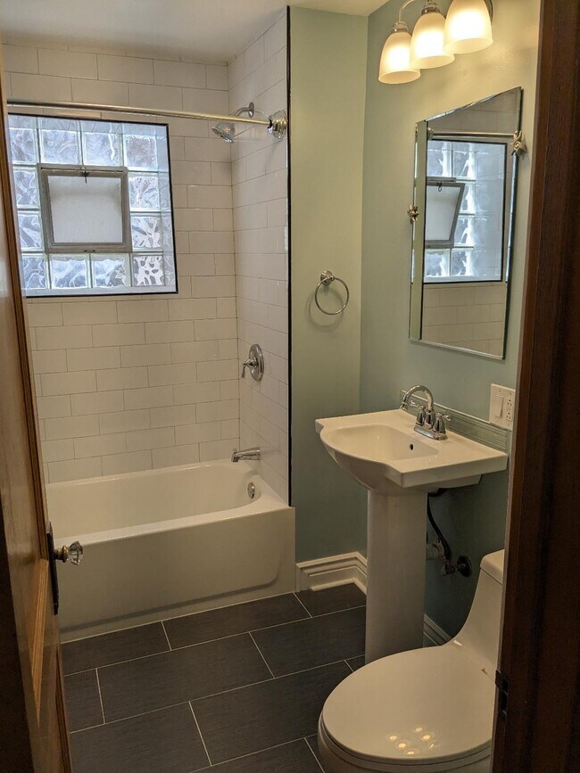 Building Photo - 4155 W Wellington Ave