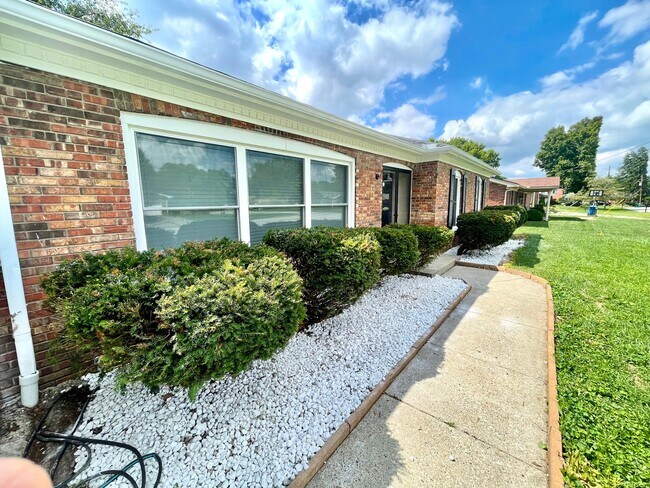 Building Photo - 7802 Brownwood Dr