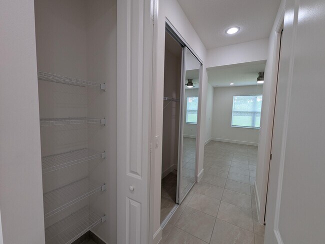 Building Photo - 13541 SW Oceanus Blvd