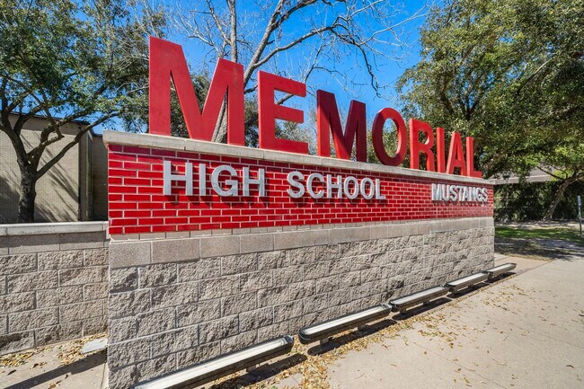 Building Photo - 8944 Chatsworth Dr