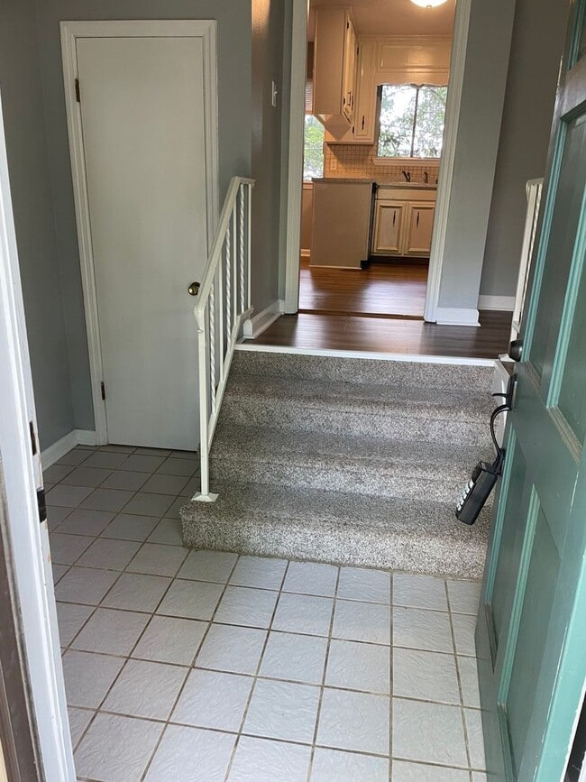 Building Photo - Three Bedroom, Large Lot, Pet Friendly,Hixson! ***Monthly rent $1900.00!***