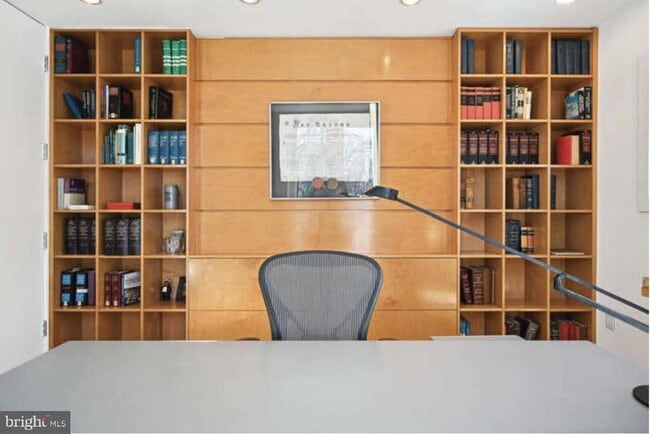 Building Photo - 4527 Q Pl NW