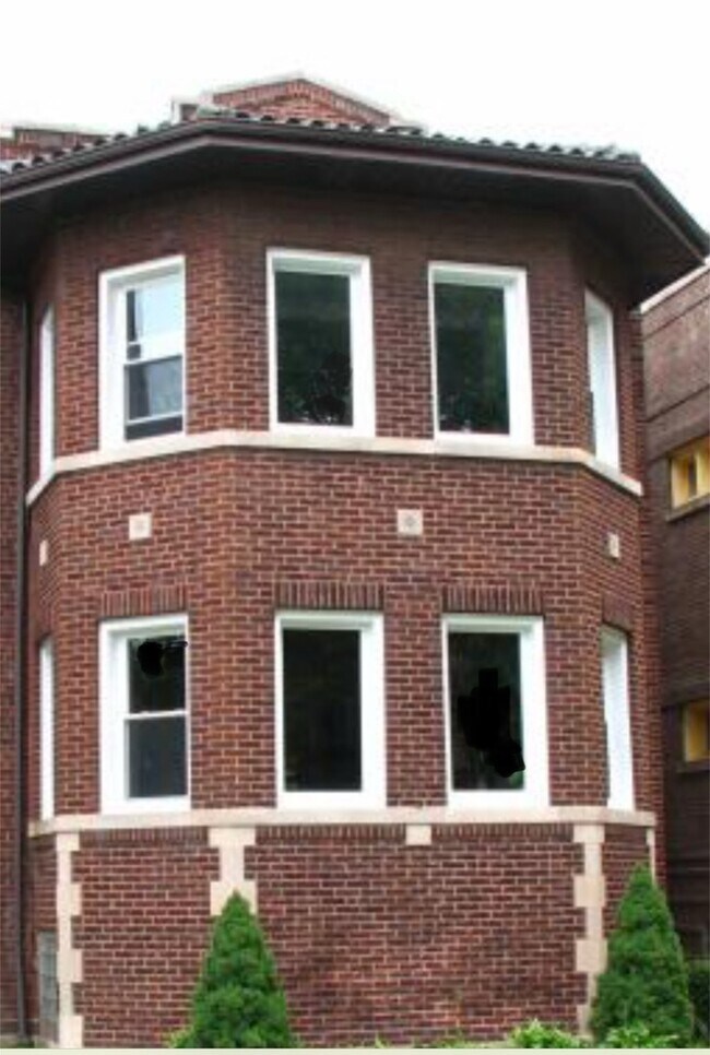 Building Photo - 7811 S Euclid Ave