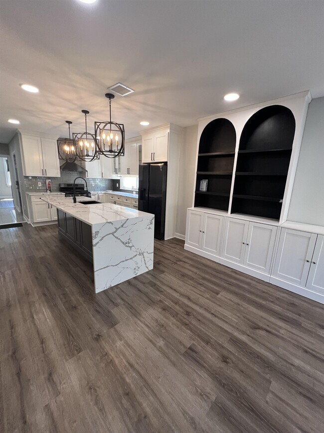 Building Photo - 8110 5th St