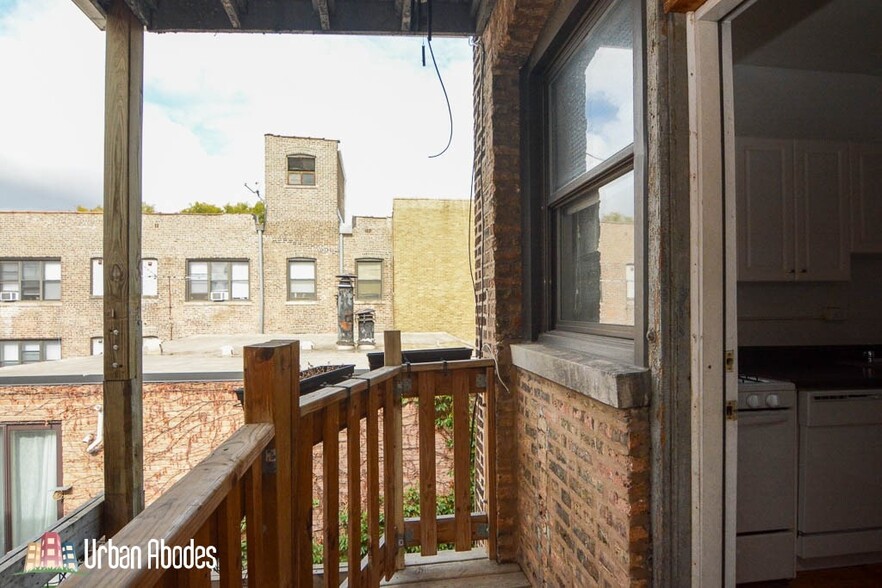 Building Photo - 3723 N Pine Grove Ave