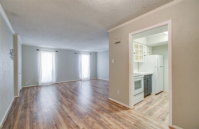 Building Photo - 6410 Del Monte Dr