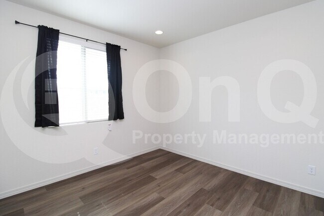 Building Photo - 5866 N 86th Ln