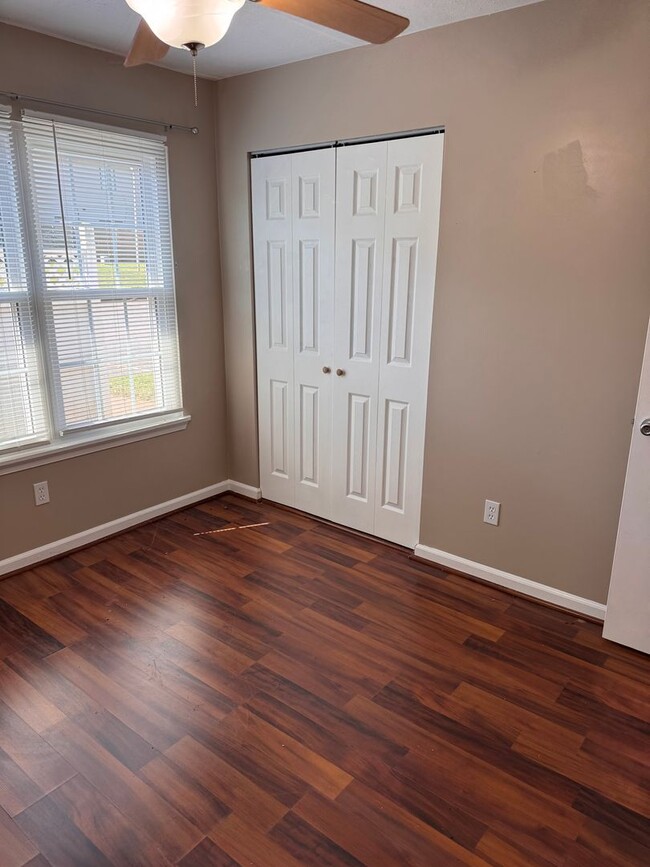 Building Photo - 2 Bedroom || 2 Bathroom - Single Level Tow...