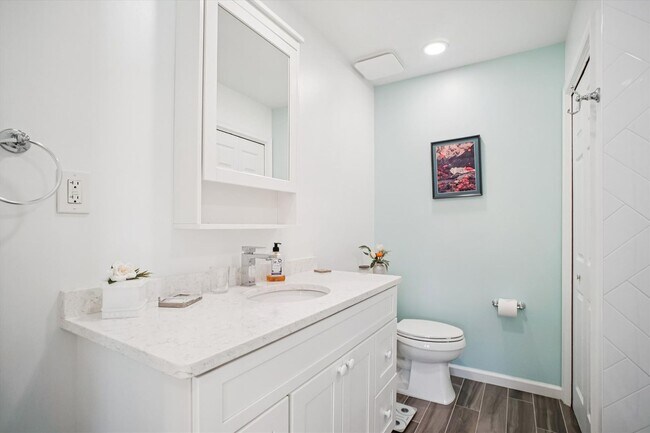 Building Photo - Furnished 2BR/2BA plus den located at Tuck...
