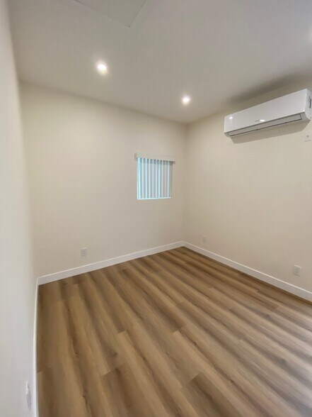 Building Photo - 1610 N Kingsley Dr