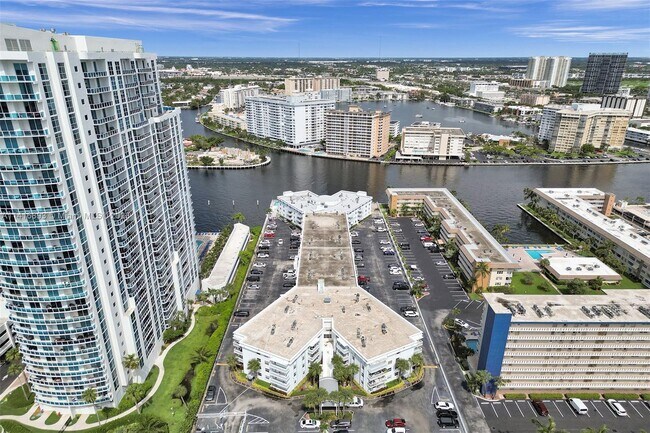 Building Photo - 1913 S Ocean Dr