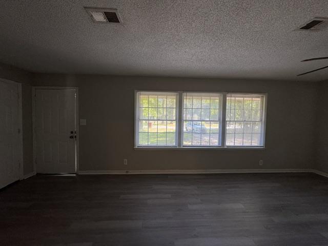 Building Photo - 2534 Huntington Dr